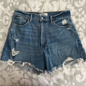 Abercrombie 4 in High Rise Mom Shorts